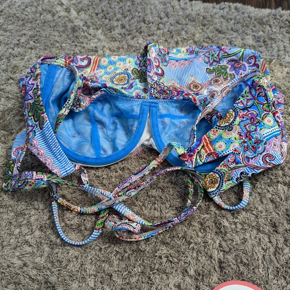 2 Piece Bathing Suit/ Bikini With Flounce Top Wire Bra - Picture 4 of 5